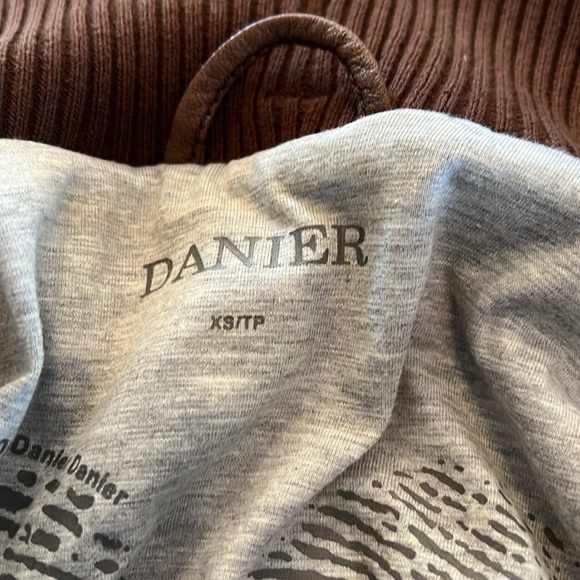 Danier leather jacket with knit trim, size extra small - Picture 4 of 4